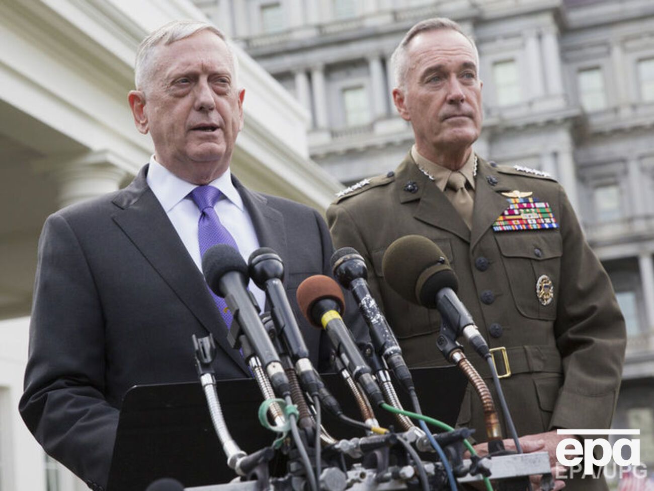 Меттіс вийшов до журналістів із головою Об'єднаного комітету начальників штабів Данфордом