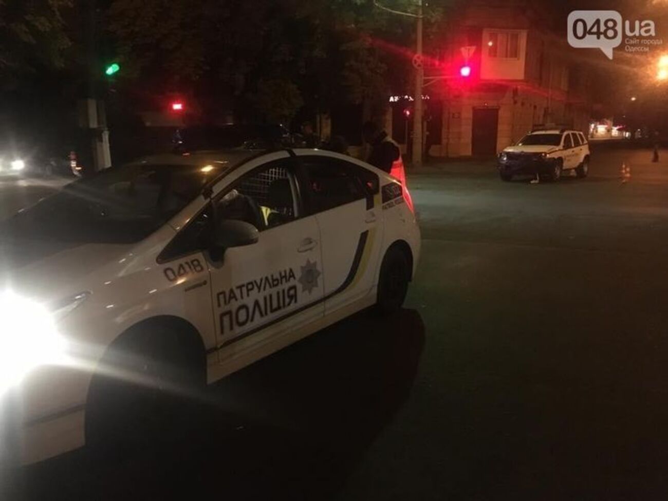 По данным 048.ua, бойцы Нацгвардии выезжали со второстепенной дороги и попытались пересечь двойную сплошную полосу