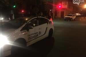 По данным 048.ua, бойцы Нацгвардии выезжали со второстепенной дороги и попытались пересечь двойную сплошную полосу