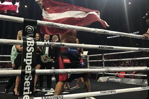 Бой выиграл боксер из Латвии