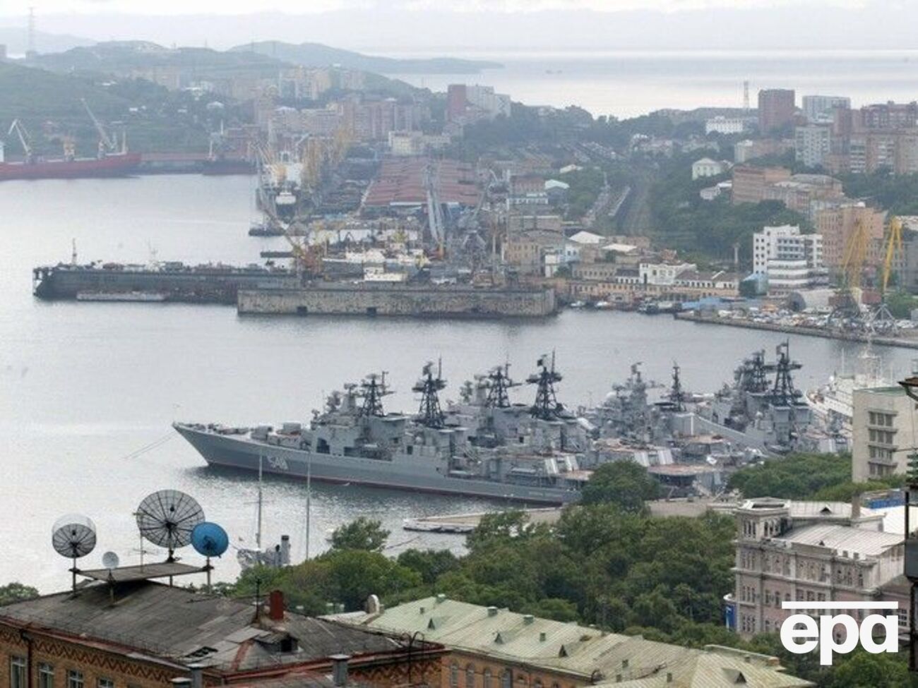 Пором, що курсує між Владивостоком і КНДР, не може швартуватися на причалі у РФ через дорожнечу комерційних послуг