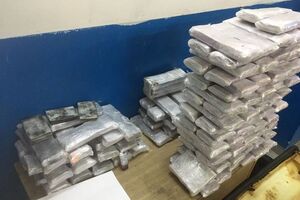 Наркотики сховали в розбитому автомобілі