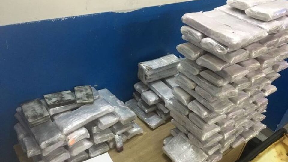 Наркотики сховали в розбитому автомобілі