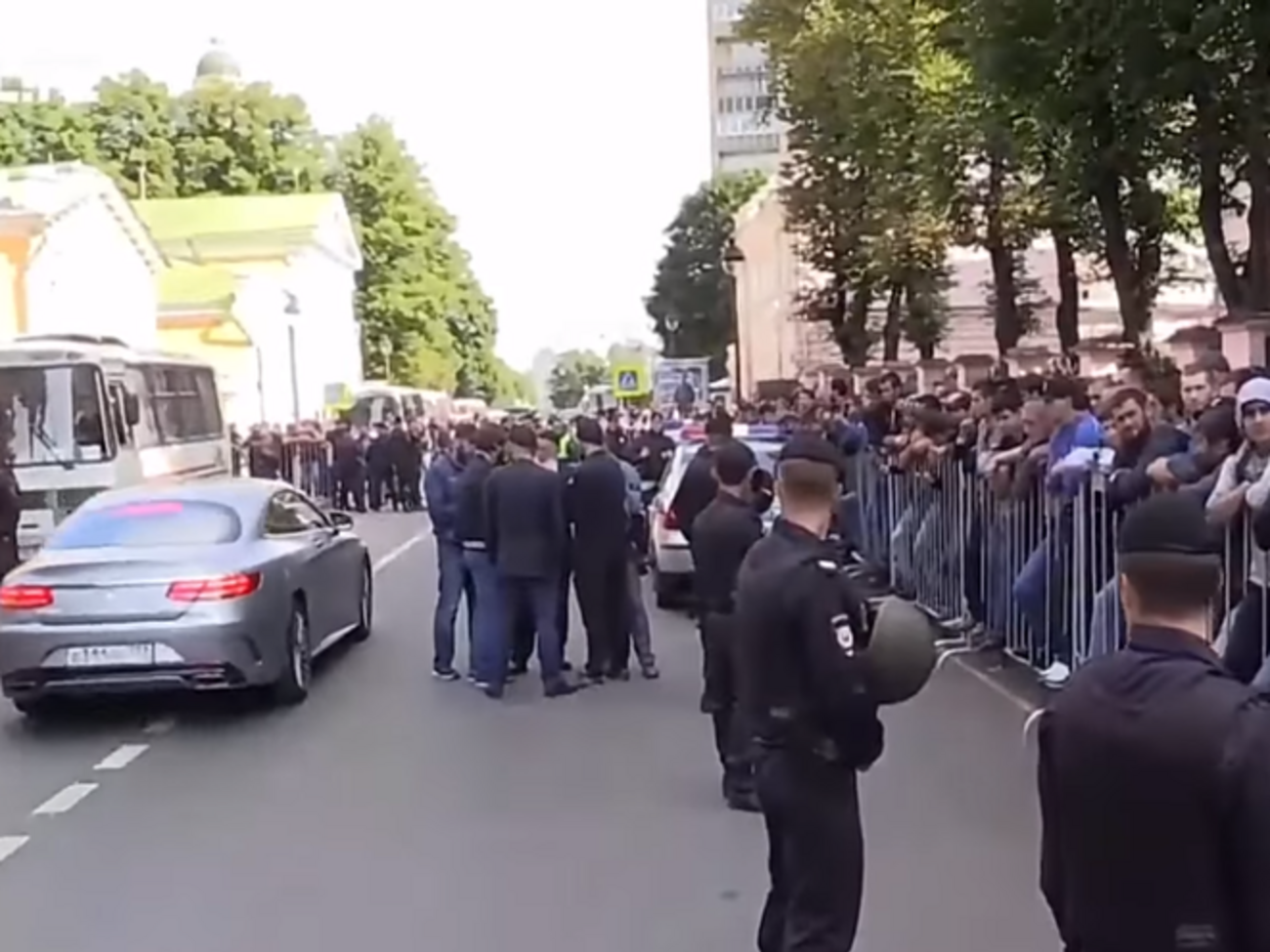 3 сентября в Москве сотни мусульман пришли к посольству Мьянмы