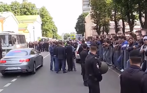 3 вересня в Москві сотні мусульман прийшли до посольства М'янми