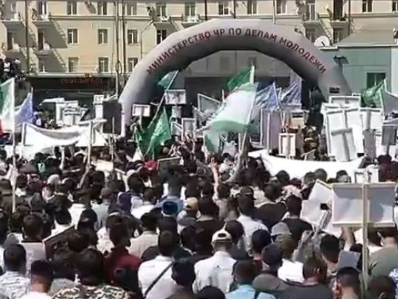 Митинг в поддержку мусульман Мьянмы в Чечне