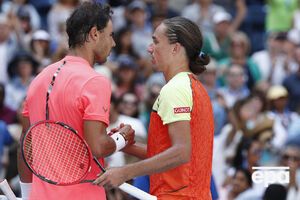 Долгополову (справа) пришлось признать поражение