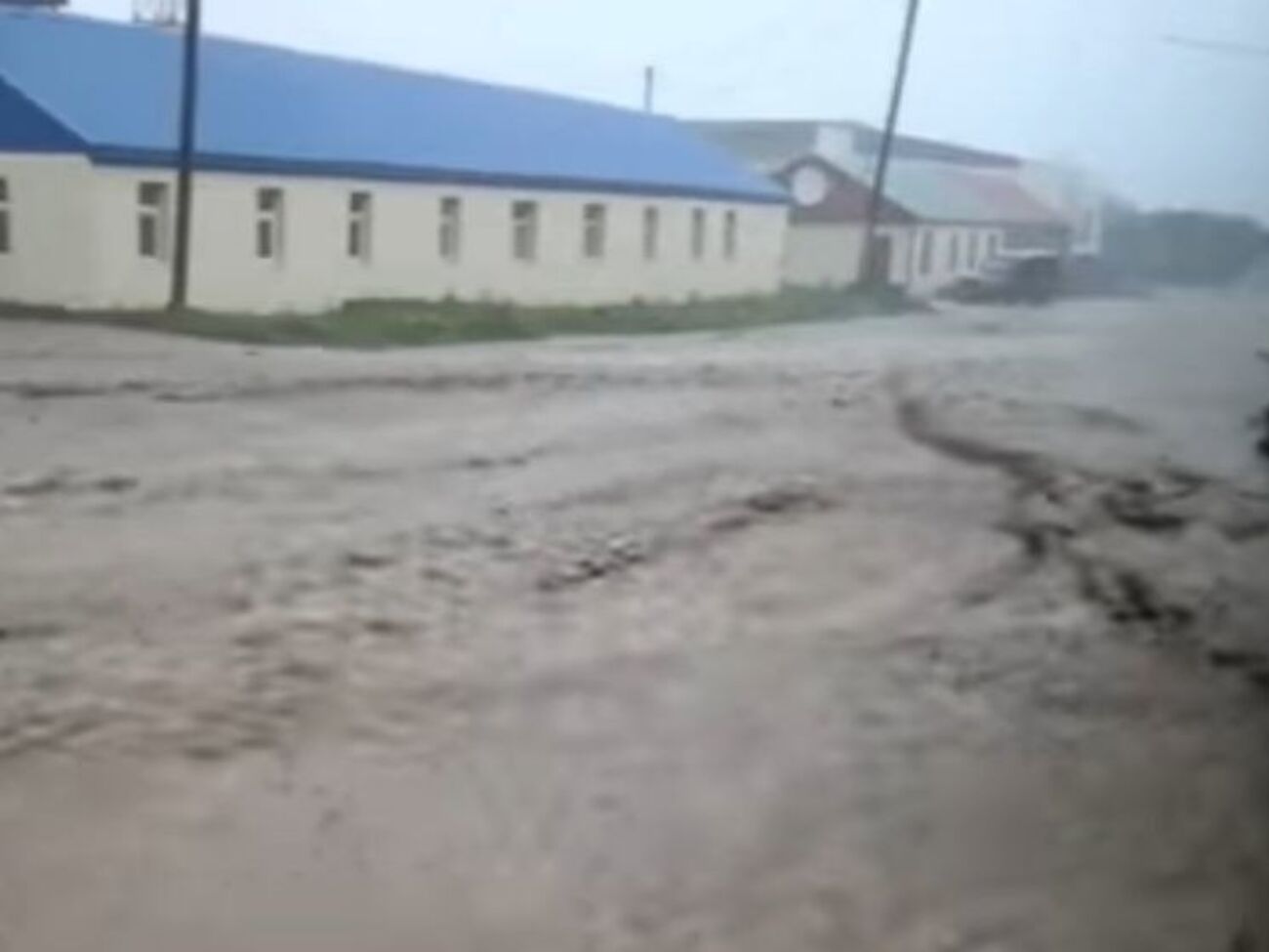 Через тайфун річка змінила русло