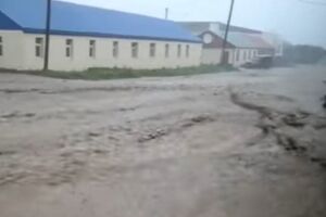 Из-за тайфуна река изменила русло