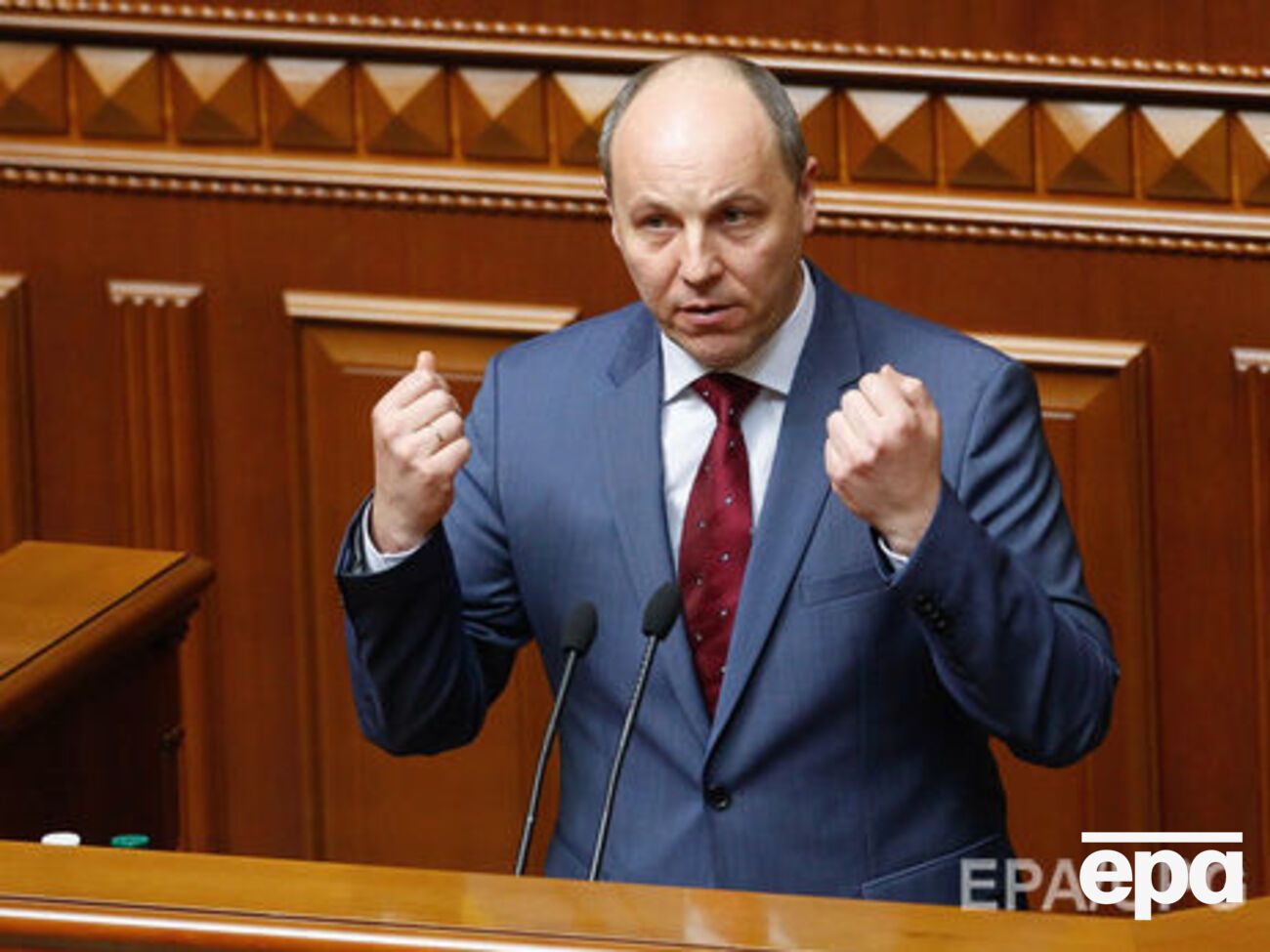 Парубий: Согласно статье 83 Конституции Украины, седьмую сессию Верховной Рады VIII созыва объявляю открытой