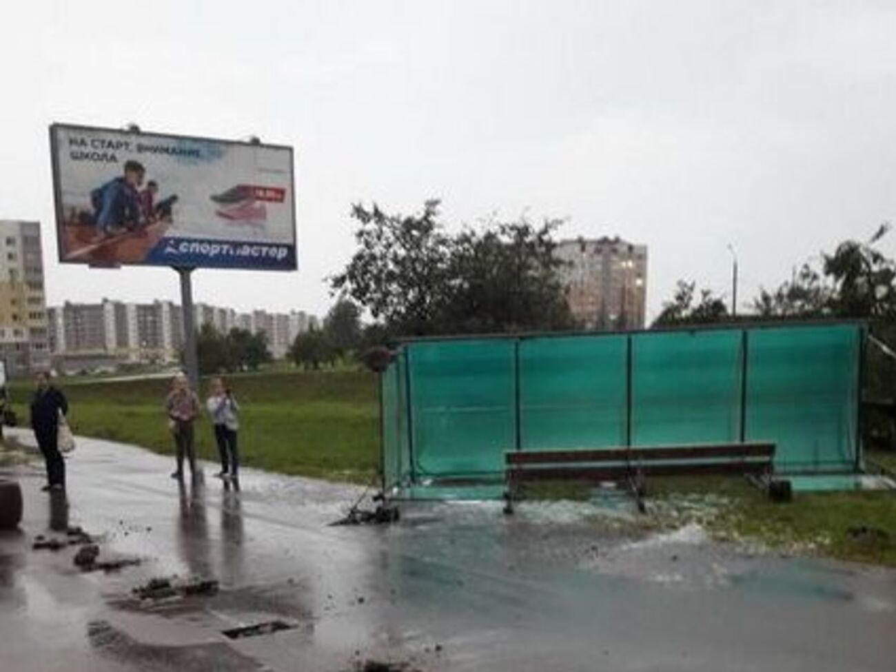У МНС повідомили про трьох постраждалих унаслідок негоди
