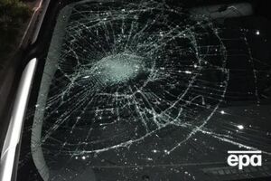 Лобове скло автомобіля патрульних розбили