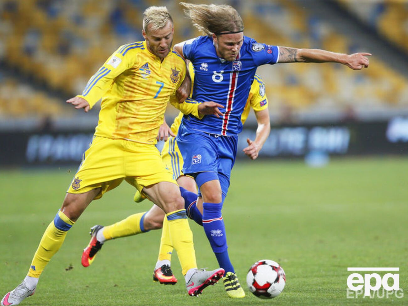 В Рейкьявике Исландия одержала победу со счетом 2:0