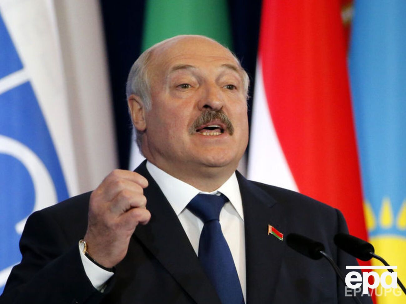 Лукашенко нагадав, що Білорусь запросила "всіх охочих" спостерігачів