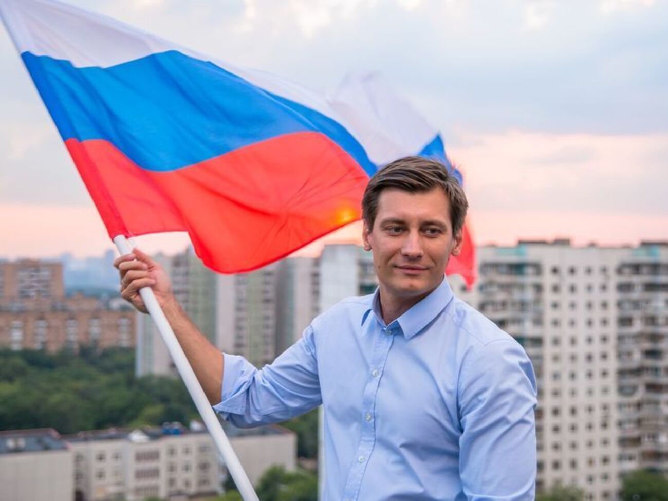 Пропонуючи ввести миротворців на Донбас, Путін хоче або піти звідти, або заробити бали перед виборами