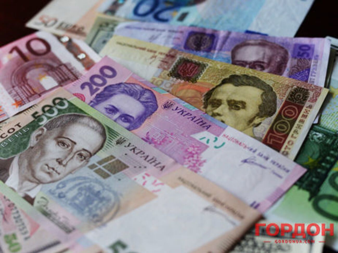 Український чоловік у середньому отримує на 1536 грн більше за жінку