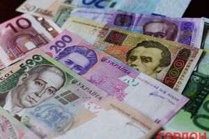 Український чоловік у середньому отримує на 1536 грн більше за жінку