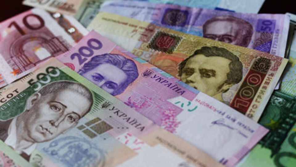 Український чоловік у середньому отримує на 1536 грн більше за жінку