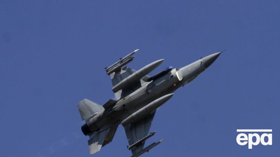 Спасатели ищут пилота