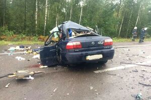 Автомобиль выехал на встречную полосу