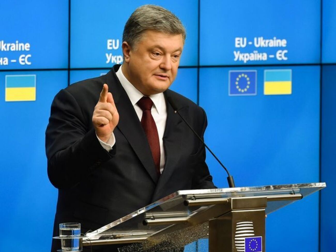 Порошенко привітав рішення послів ЄС щодо продовження антиросійських санкцій
