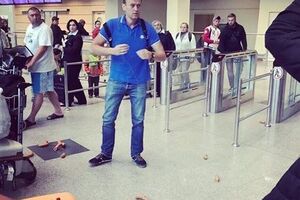 Навальный: Надо было вам видеть лица людей стоящих вокруг. Что символизируют сардельки, никто не понял