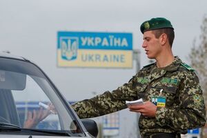 На кордоні з півостровом діє контрольно-пропускний режим