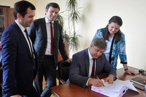 За словами Данилюка (на фото праворуч), дефіцит бюджету скоротився до 2,4%