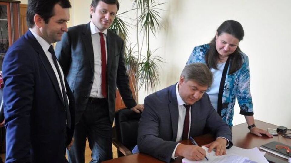 За словами Данилюка (на фото праворуч), дефіцит бюджету скоротився до 2,4%
