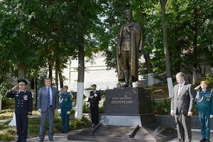 Памятник открыли 5 сентября