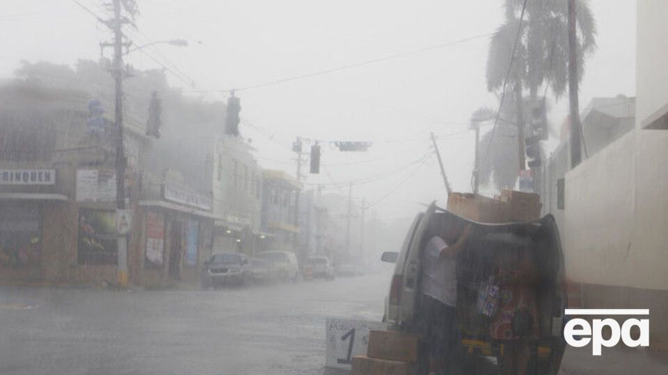 Французские власти заявили о двух жертвах урагана