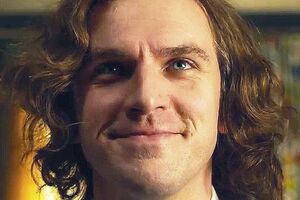 Главную роль исполнил Стивенс