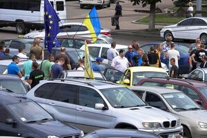 Протестувальники під Верховною Радою вимагають доступного кожному українцю розмитнення авто
