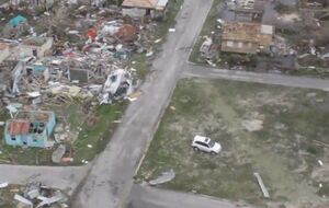 Власти заявляют о разрушении около 95% построек на острове