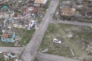 Власти заявляют о разрушении около 95% построек на острове