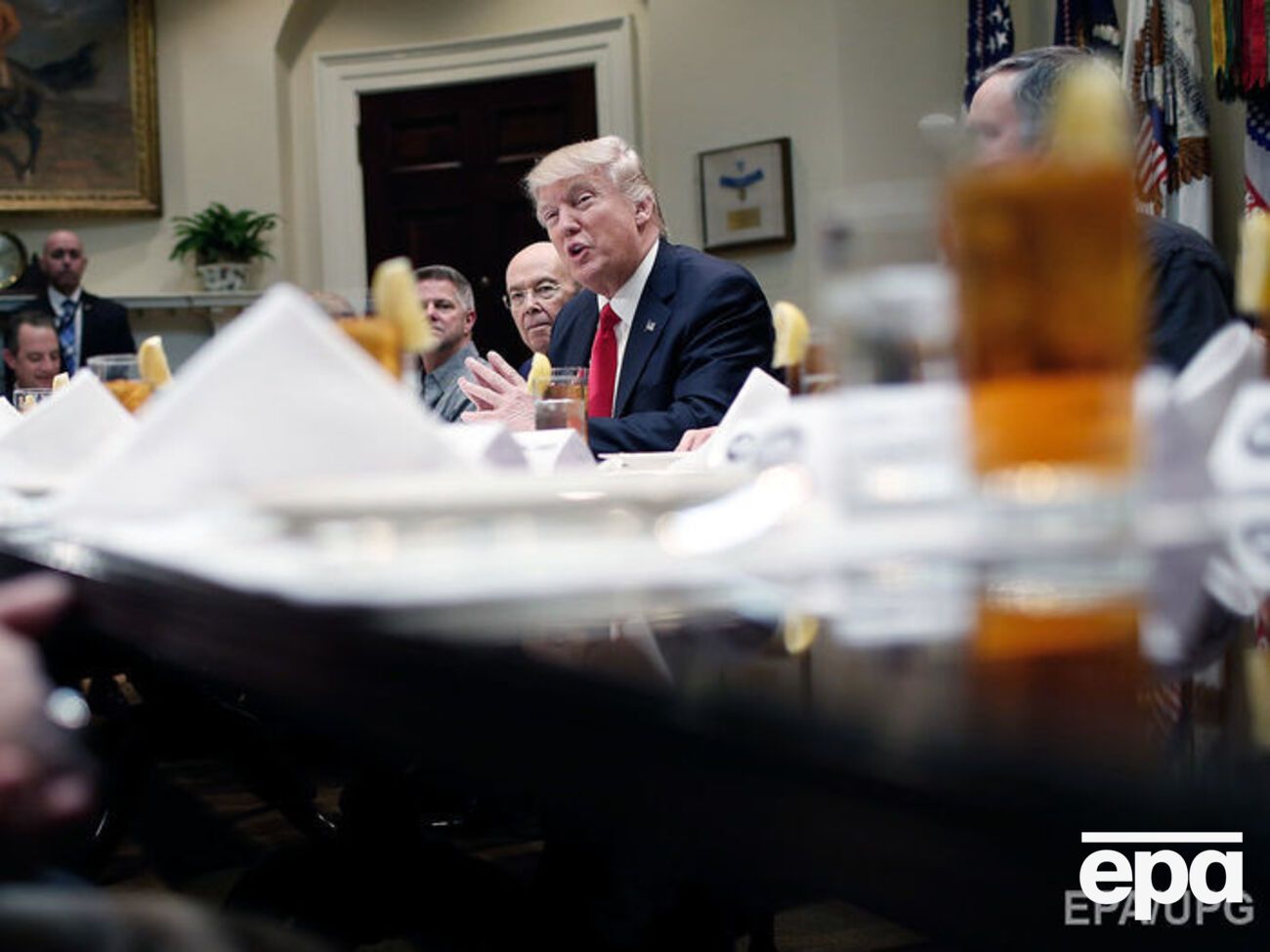 Ряд штатов пытается заблокировать через суд решение Трампа