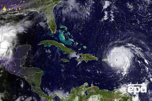 Ураган сохраняет мощность