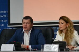 Костинський (зліва): У планах Нацради – розвиток цифрового телевізійного мовлення з Чонгара і Чаплинки Херсонської області
