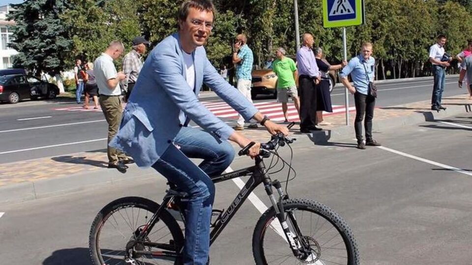 Омелян каже, що мріє про вживану Tesla