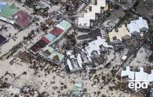 Мощный ураган рушит дома и дороги на островах в Карибском море