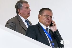 Улюкаєв (праворуч) говорив, що отримав від Сєчина (ліворуч) кошик із ковбасою