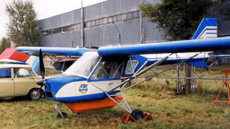 Самолет "НАРП-1" пролетел над воинской частью в Балаклее