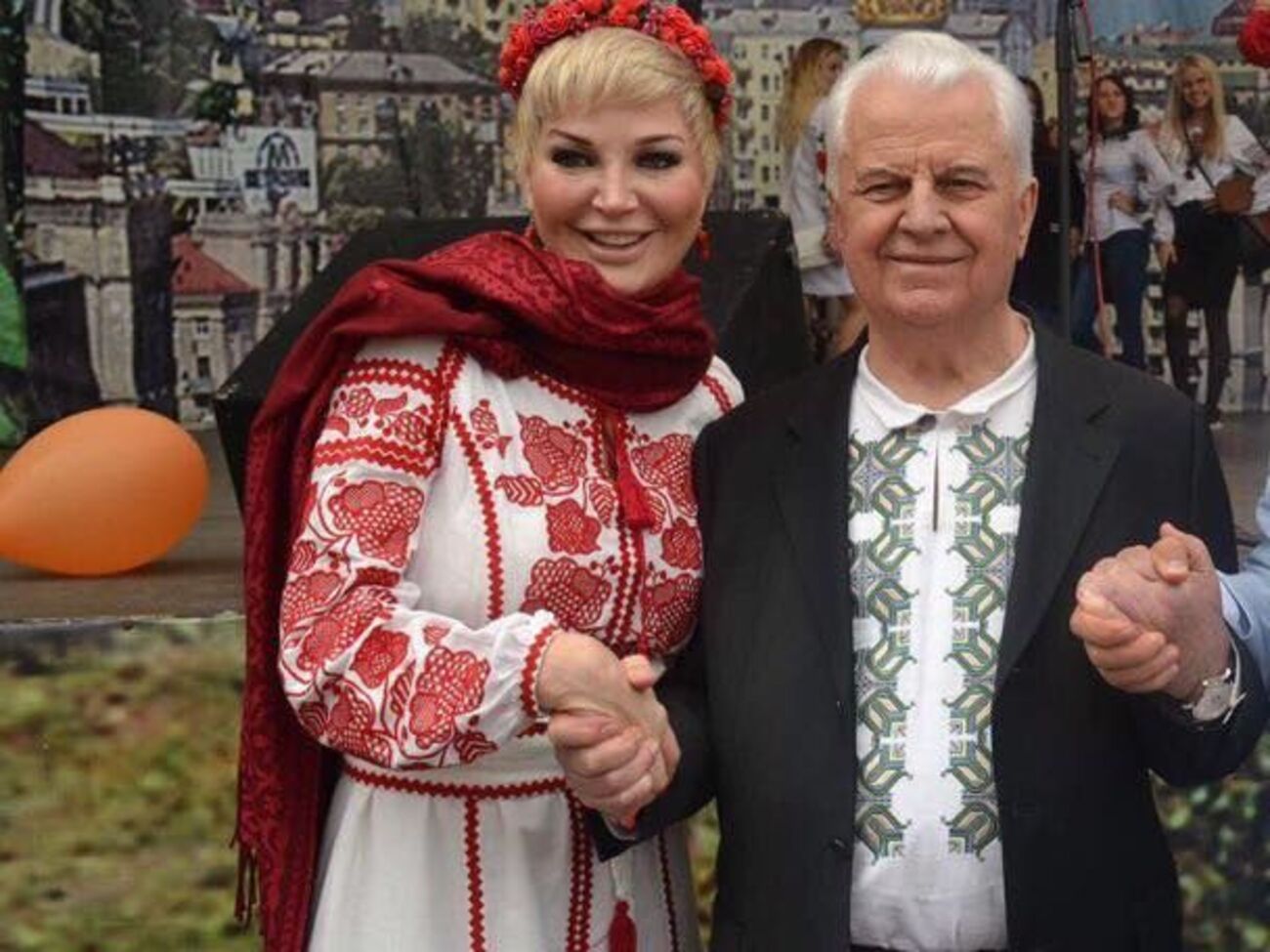 Кравчук наградил Максакову за укрепление имиджа Украины