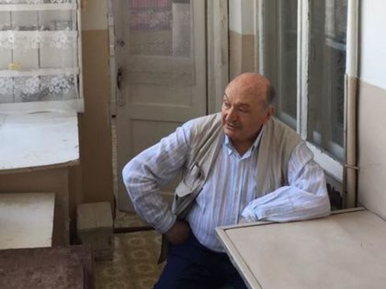 Жванецький: Зважаючи на неможливість подальшого перебування в капіталізмі, зважаючи на приниження, незнання сортів пива і ковбас, я попросив вивести мене назад за борт