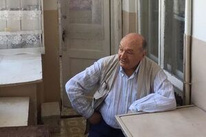 Жванецький: Зважаючи на неможливість подальшого перебування в капіталізмі, зважаючи на приниження, незнання сортів пива і ковбас, я попросив вивести мене назад за борт