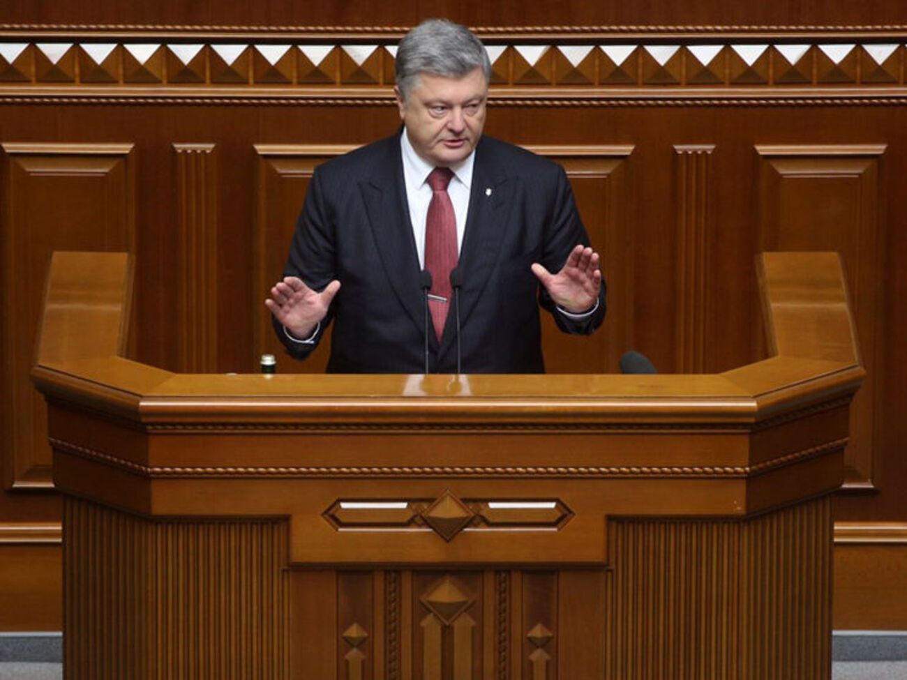 Порошенко предложил Раде ратифицировать протоколы №15 и №16 к Конвенции о защите прав человека