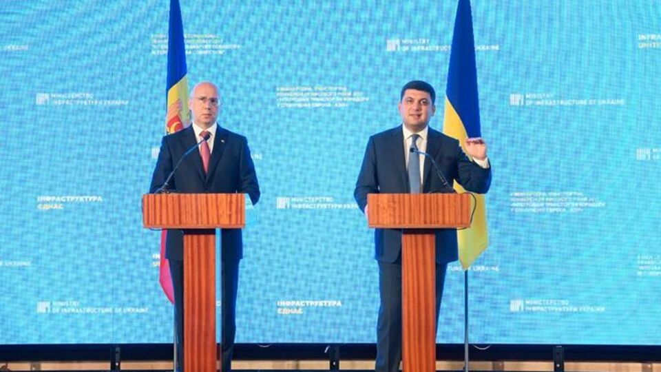 Филип (на фото слева): Некоторые власти у нас забывают, что у нас парламентская республика