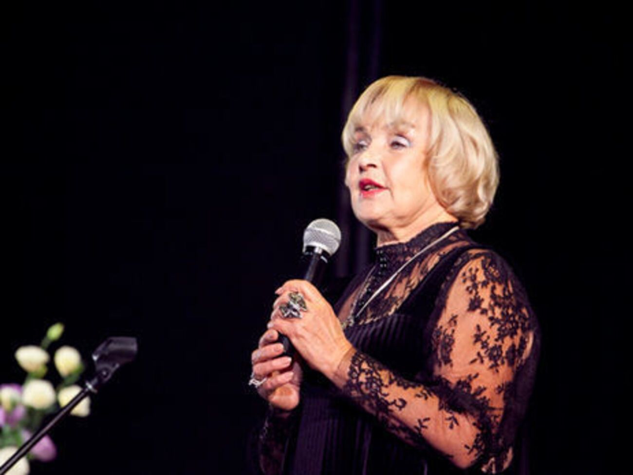 Роговцева&nbsp;&ndash;&nbsp;народна артистка України, лауреат Національної премії імені Тараса Шевченка, Герой України.