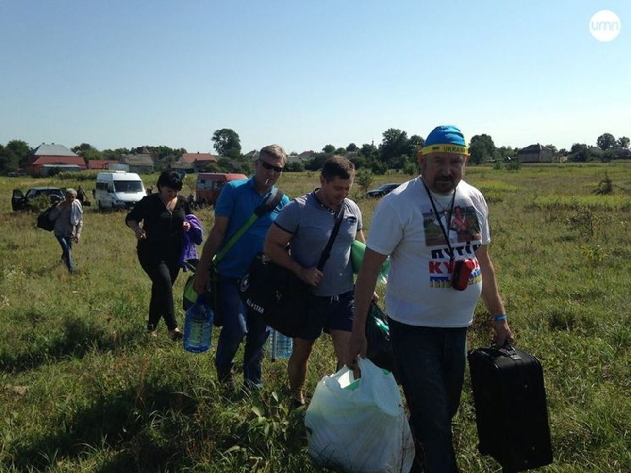 Активісти облаштовують наметове містечко