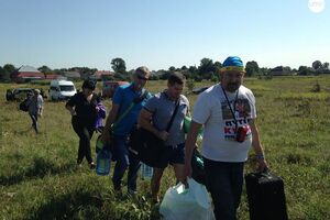 Активісти облаштовують наметове містечко